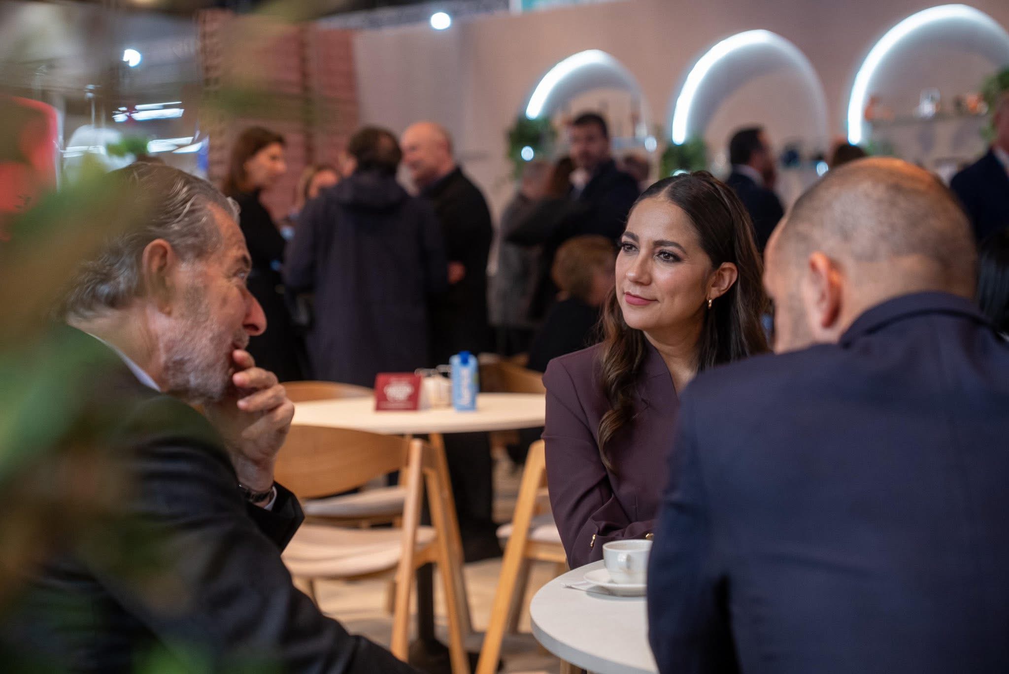 Libia Dennise anuncia nueva ruta aérea Bajío-Madrid