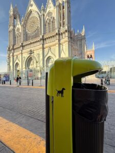 papeleras para desechos de mascotas