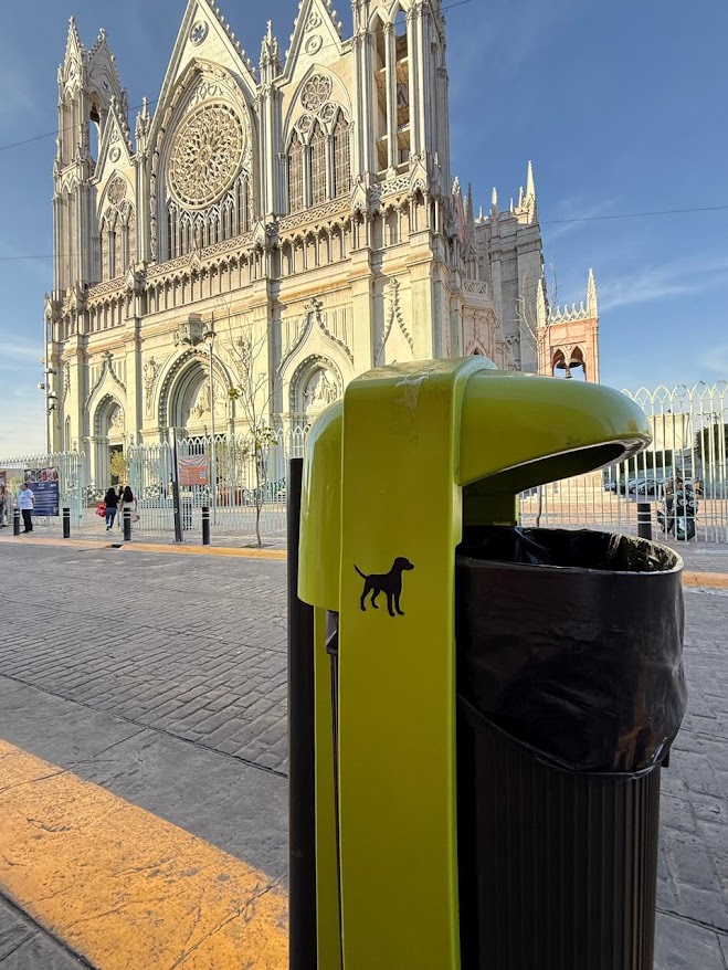 papeleras para desechos de mascotas