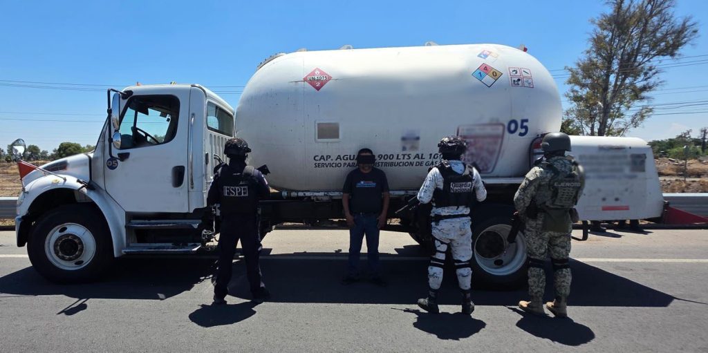 Secretaría de Seguridad asegura pipa con gas LP